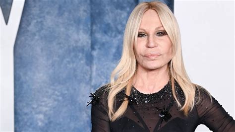 donatella versace nude|Donatella Versace nicht wiederzuerkennen: Designerin zeigt。